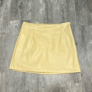 A&F: Vegan Leather yellow skort